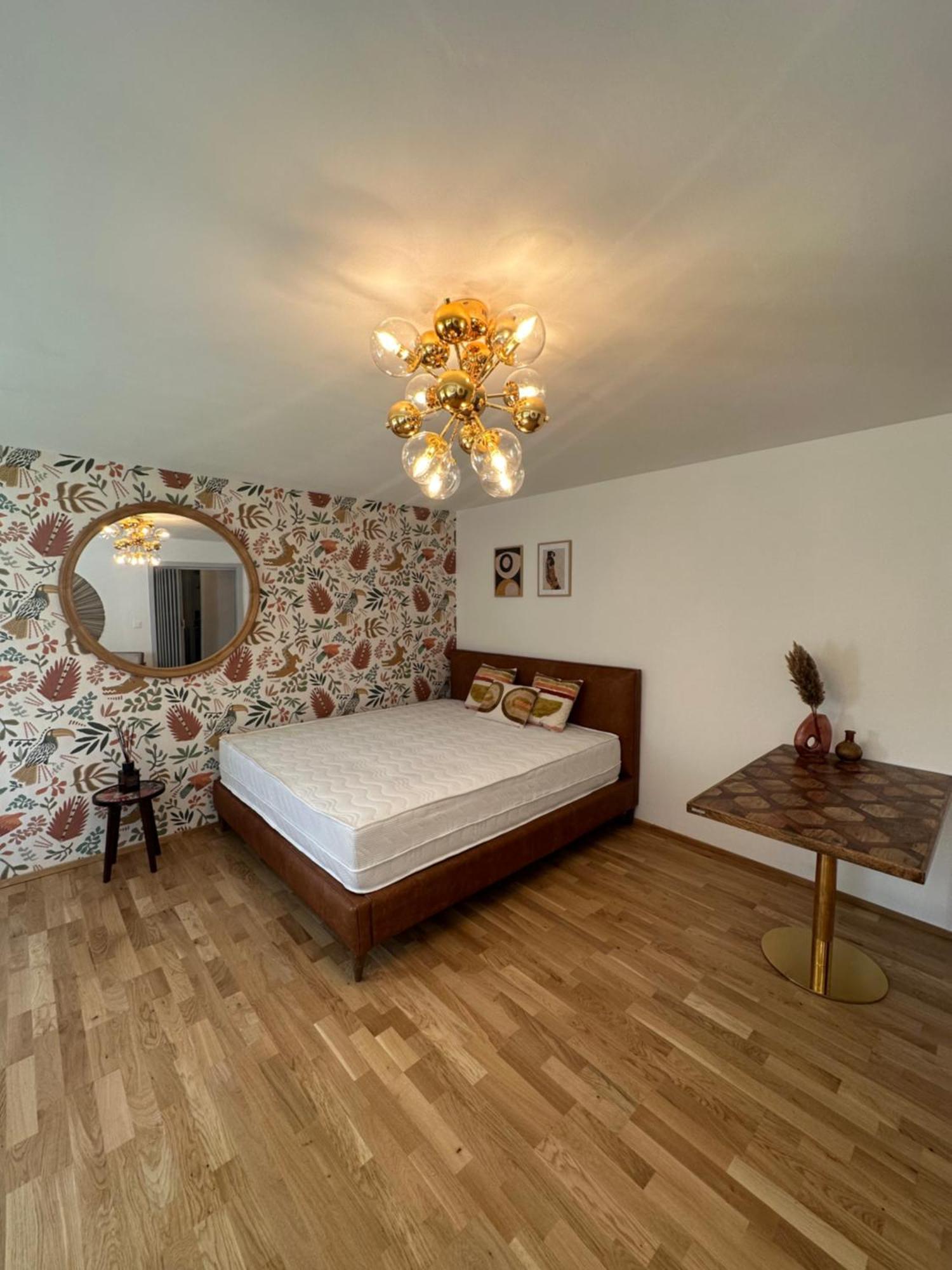 Cozy Central Apartment At A Special Price! Κρανς Μοντάνα Εξωτερικό φωτογραφία